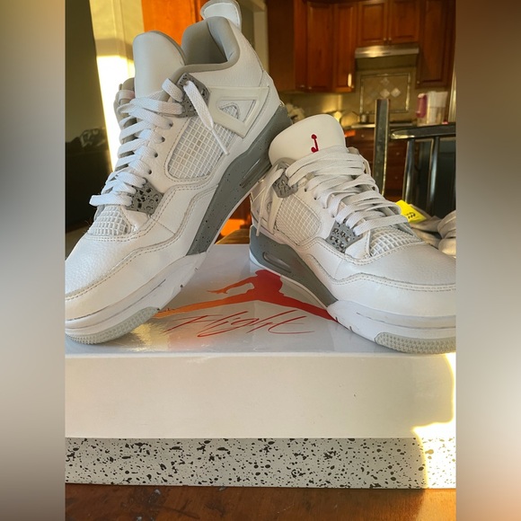 Jordan 4 Retro White Oreo - Picture 2 of 9